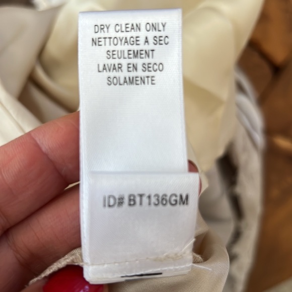 Beautiful BCBG dress. Only wore once for a gf wedding. - Picture 5 of 6